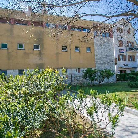شقة Modern Living In The Heart Of تروغير المظهر الخارجي الصورة